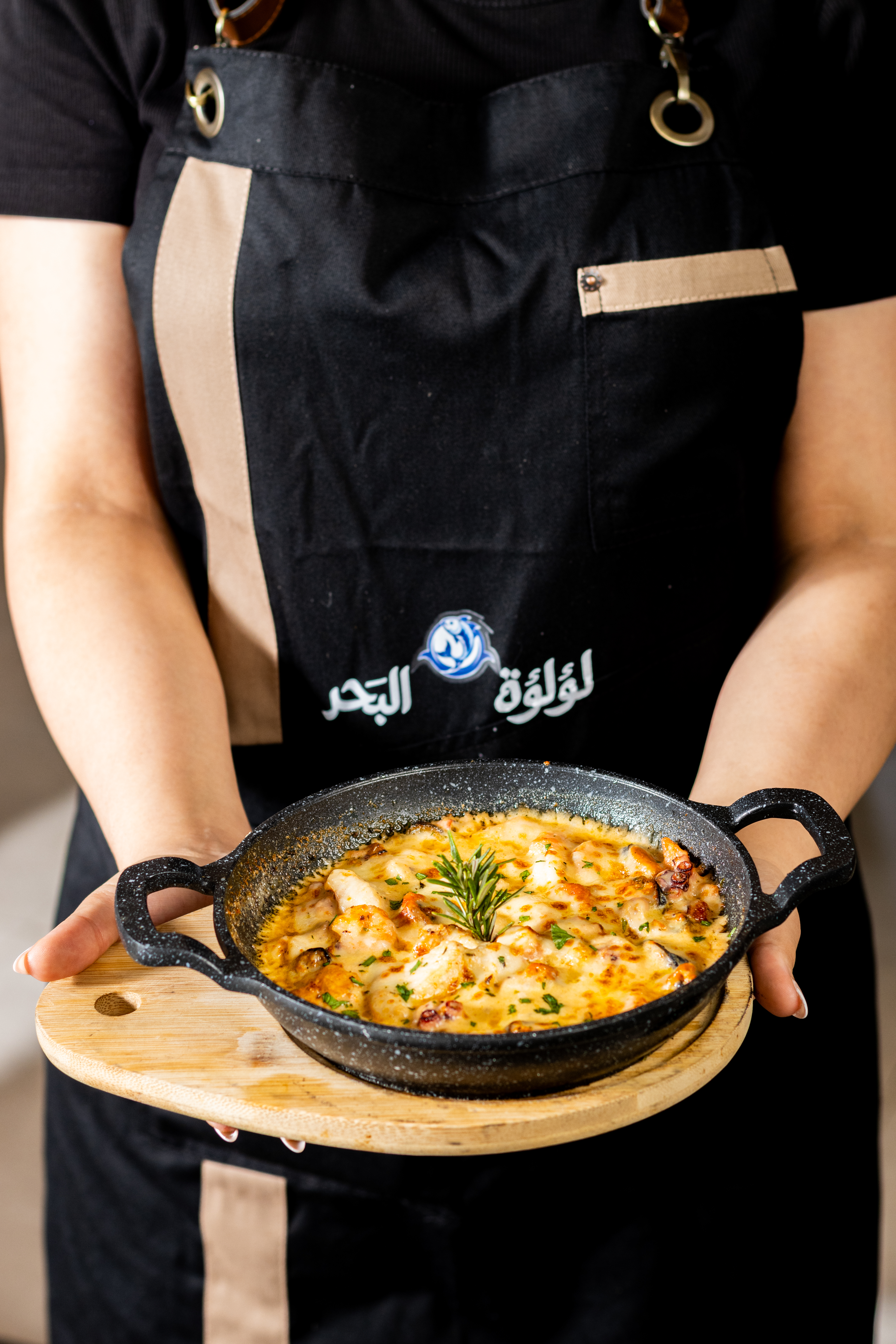 Hand model for food photography in Casablanca.